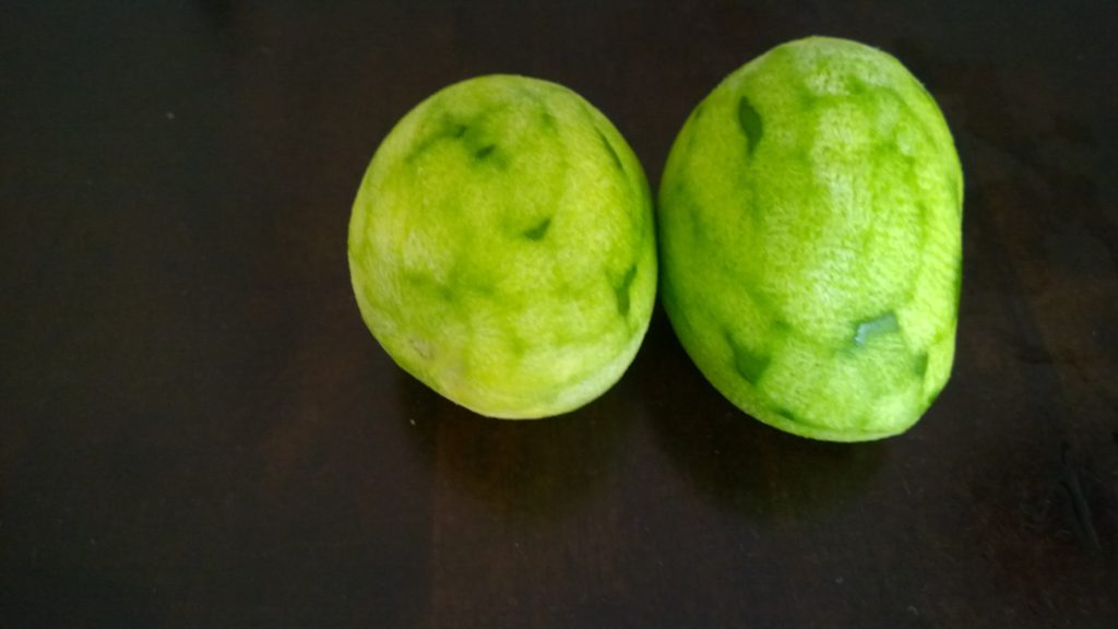 Peeled raw mangoes