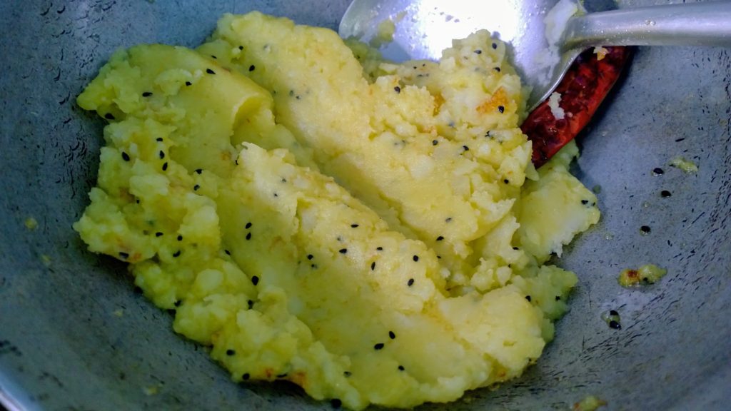 Mashed potato with nigella seeds