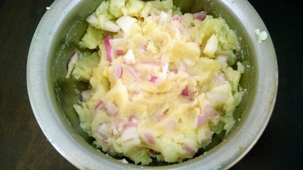 Chopped onion on mashed potato