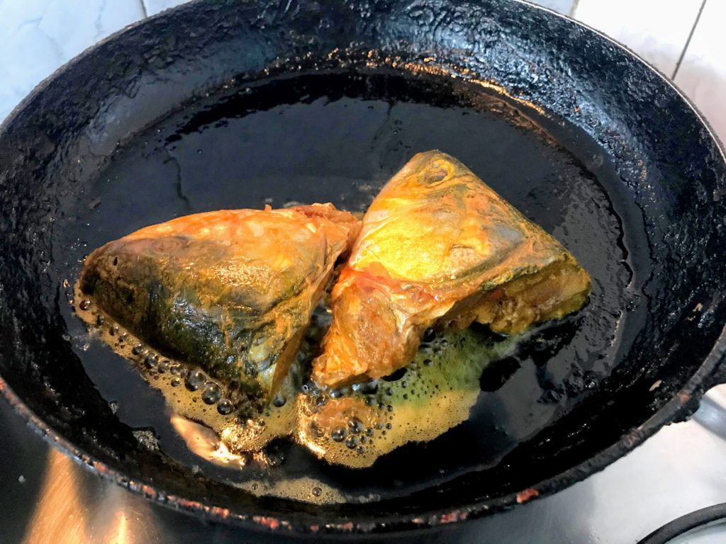 Frying fish head