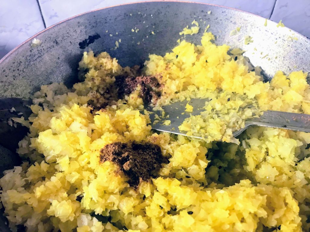 Spices into cabbage