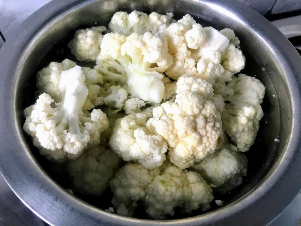 Cauliflower florets in water