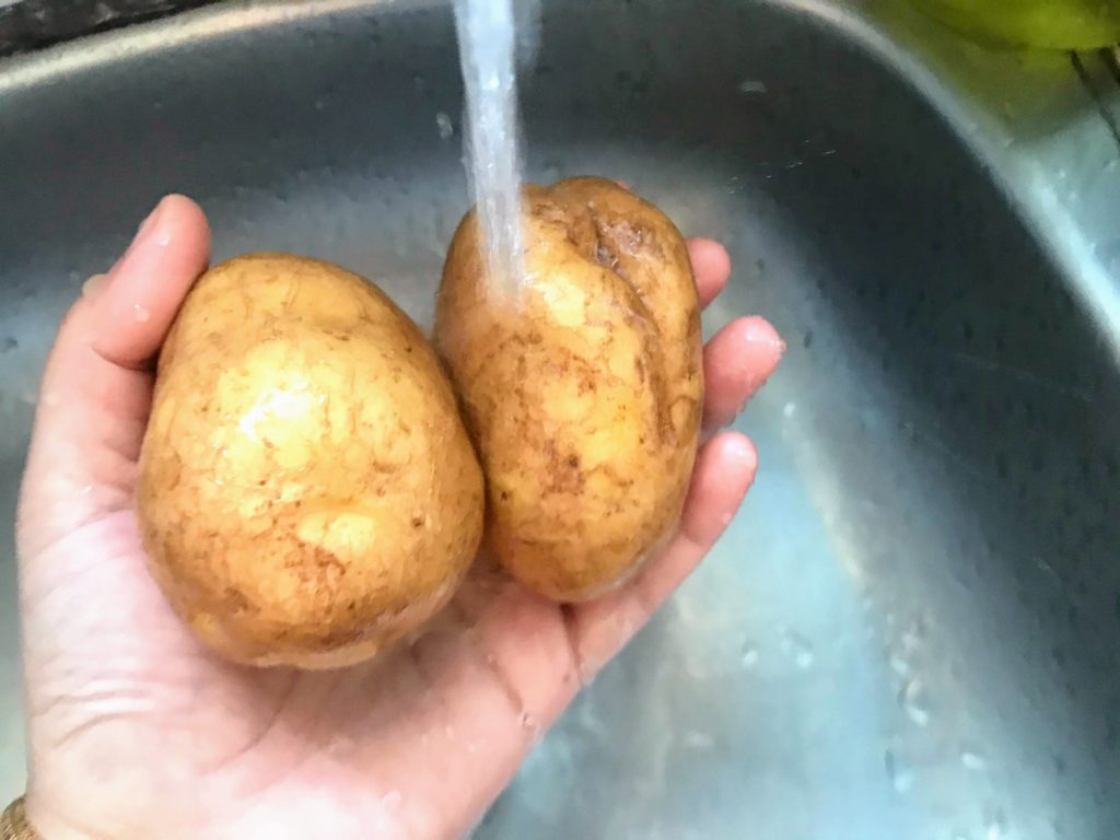 Cleaning potatoes