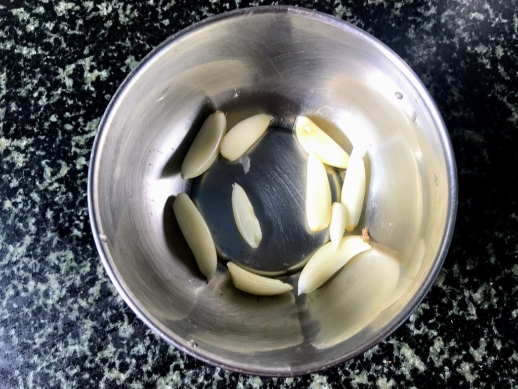 Peeled garlic cloves