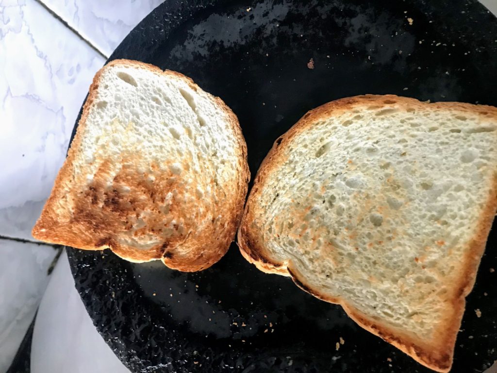 Semi toasted bread slices
