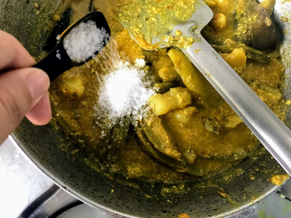 Adding salt and sugar to a curry