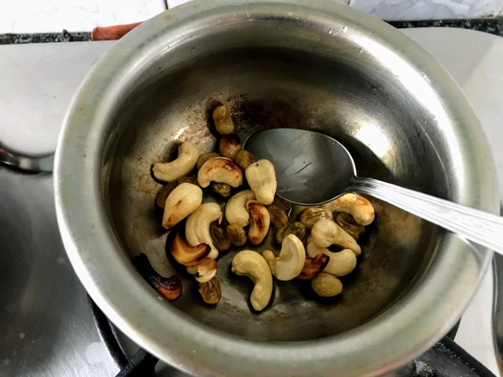 Fried cashews and raisins
