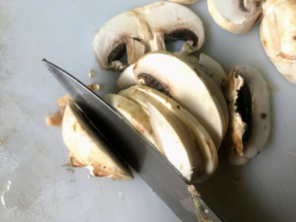 Slicing mushroom