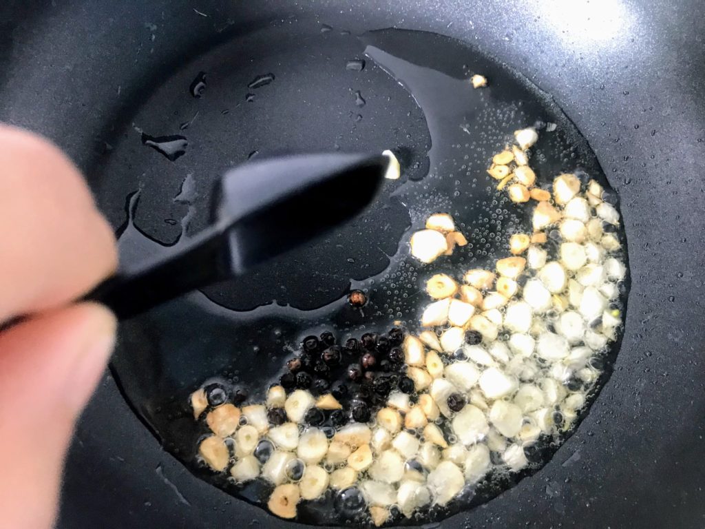Garlic and pepper corn in hot oil