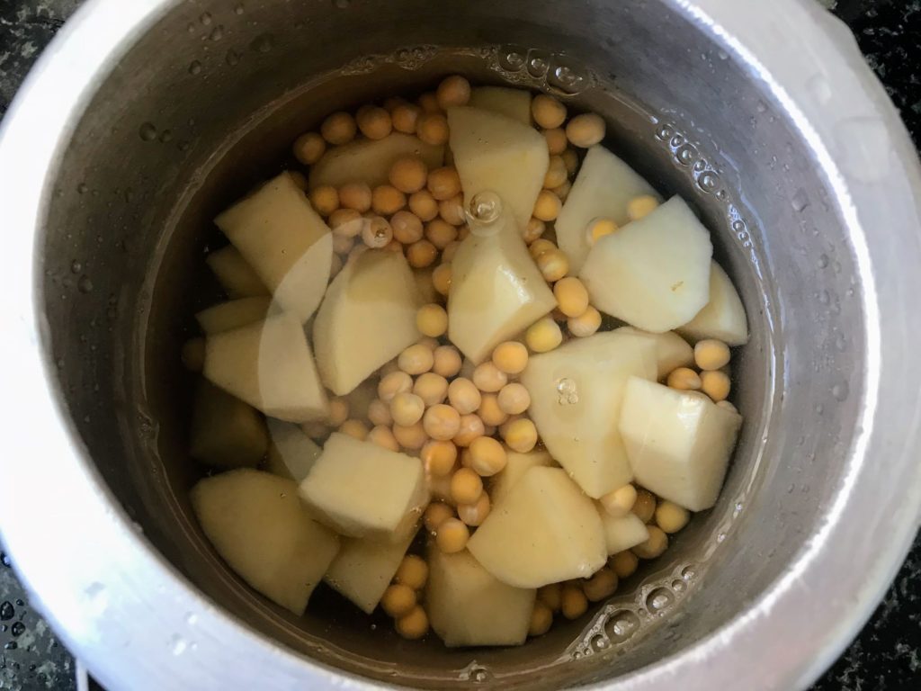 Diced potato with white peas