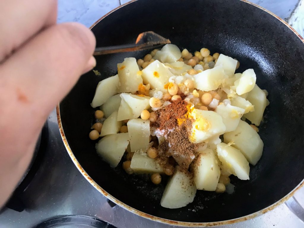 Adding spices to cooked poatoes