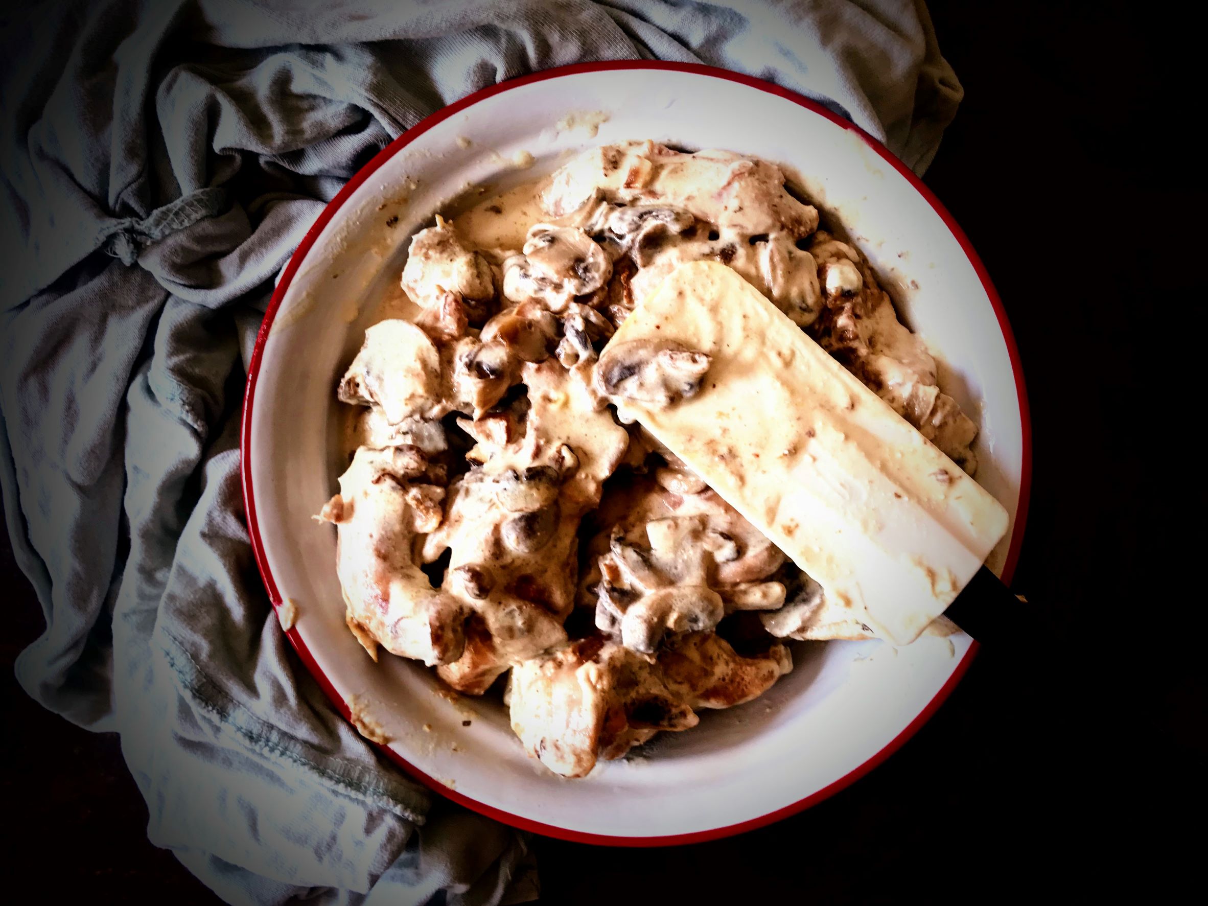Creamy White Wine Chicken Mushroom Recipe-Everydayrecipe.in