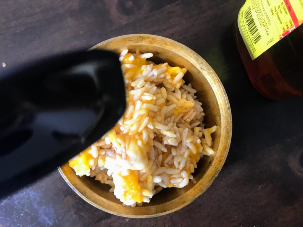 Honey on puffed rice with mango and banana