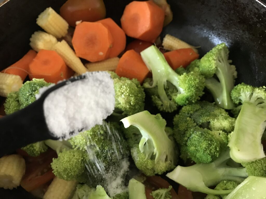 Adding salt to vegetables